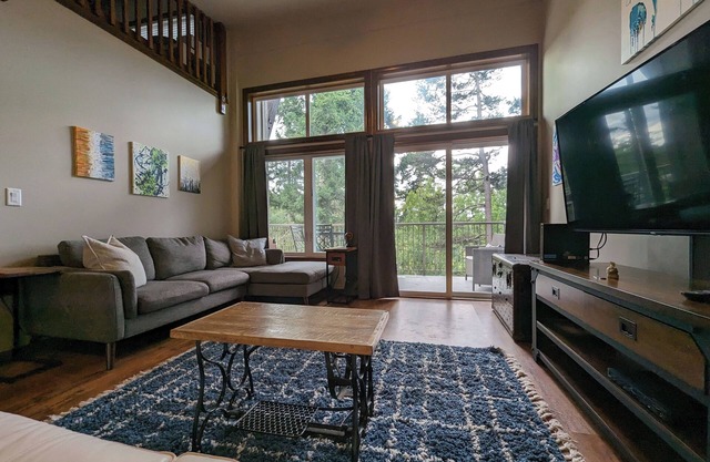 *Dog Friendly!* Pacific Northwest Beach Retreat