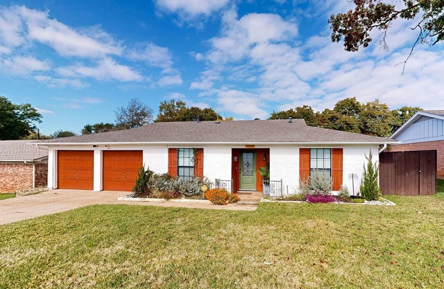 Dog-friendly retreat with oasis yard, amazing pool, tropical bar, & firepit