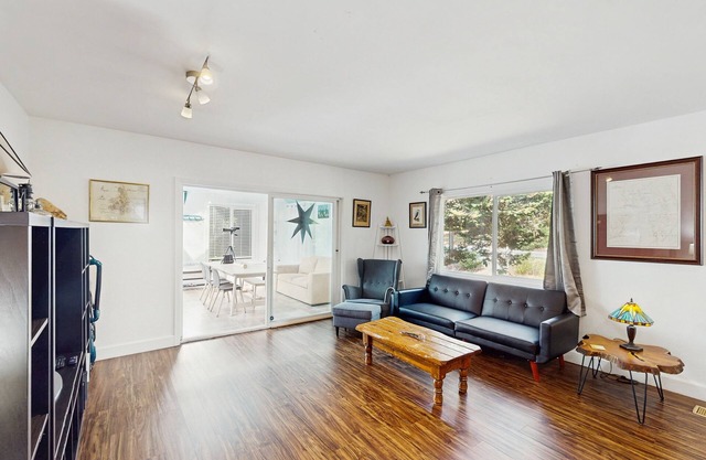 Dog-friendly, riverfront home with WiFi, deck & private washer/dryer