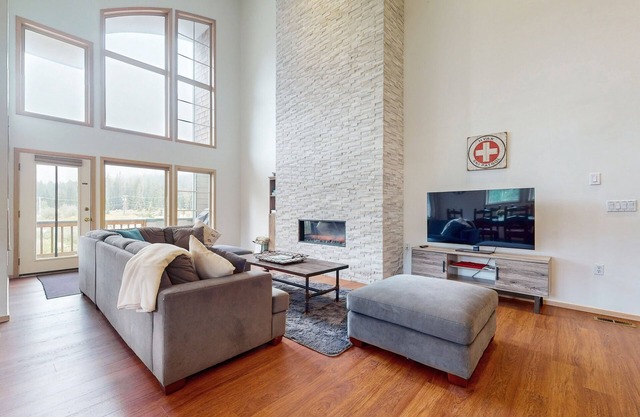 Dog-friendly ski view house with deck and gas grill, dedicated workspace, & W/D