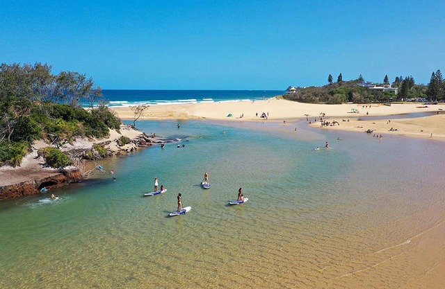 Dog friendly, spacious duplex, close to beautiful Currimundi beach.