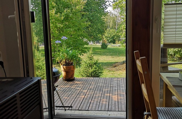 Dog-friendly tiny house on a large, fenced plot in the bee garden