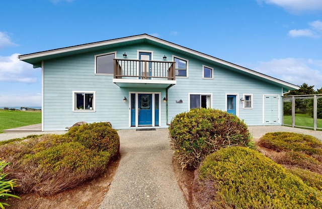 Dog-friendly, waterfront home w/amazing views, private hot tub, & beach access