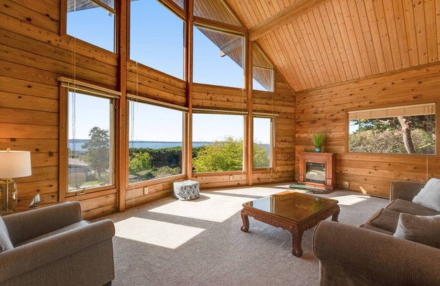 Dog-friendly waterview home with gig wifi, deck, beach access, and hot tub