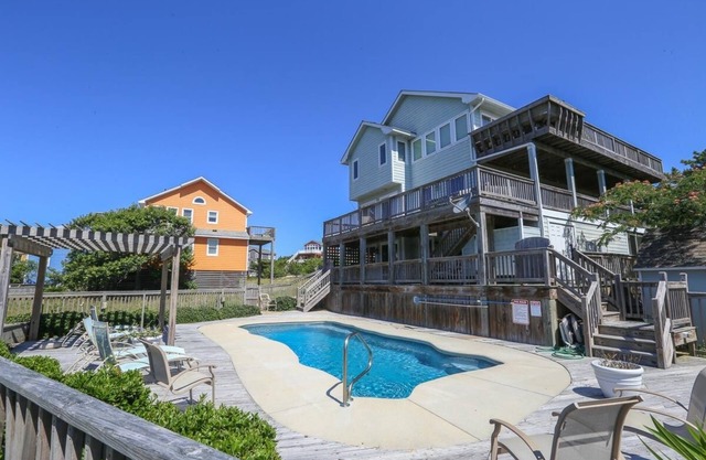 🐾 Doggone Duck OBX - 5 BR Oceanside home w/Private Pool & Dog Friendly