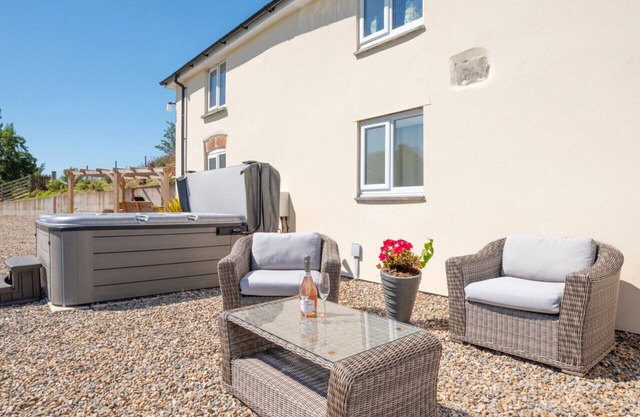 Dolauceimion - Four Bedroom House, Sleeps 8