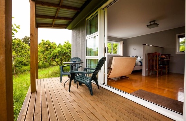 DoLittle Cottage on organic citrus orchard, farm animals, pool, total bliss