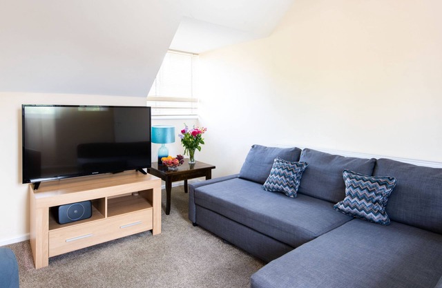 Dolphin Apartment - sleeps 3 guests in 2 bedrooms