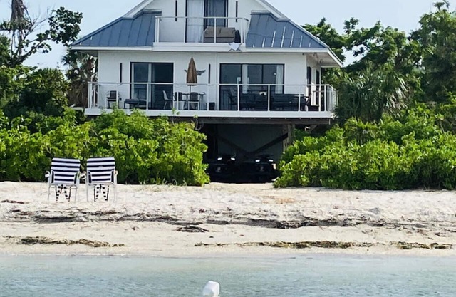 Dolphin Cottage: Beachfront Home with Stunning Views & Private Beach