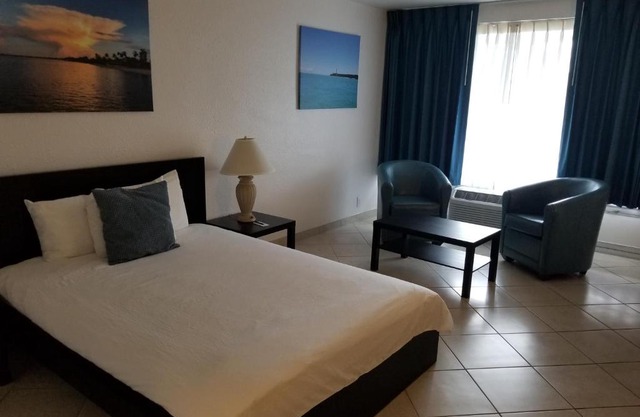 Dolphin Key Resort - Cape Coral