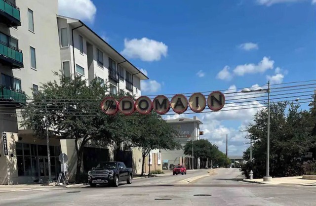 Domain Luxury 2 bedroom apartment! Self check in.