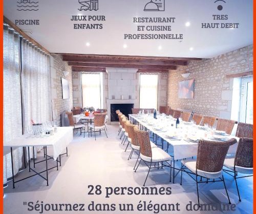 Domaine à proximité de Chinon avec piscine, billard, pétanque, jeux pour enfants