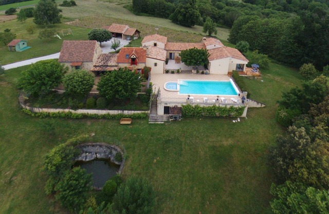 Domaine de l'Homme: The Red House with swimming pool
