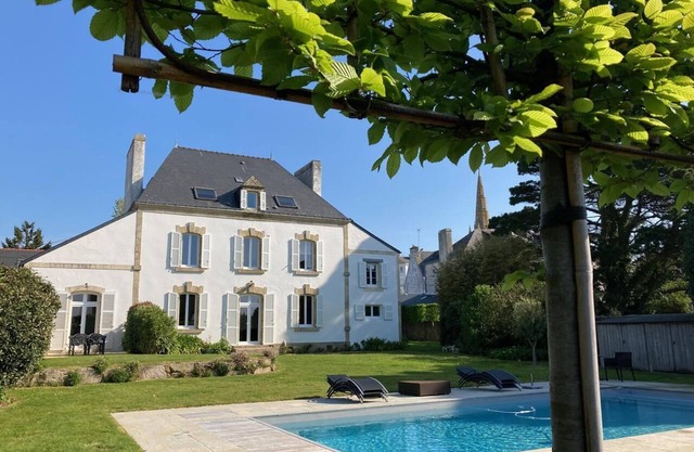 Domaine du Douet swimming pool 7chbrs 5 bathrooms
