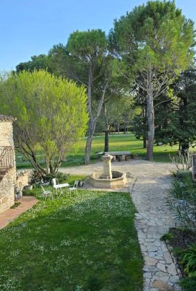 Domaine familial avec grand parc et piscine