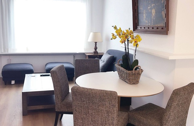 DomCity Apt Near Amsterdam. Bikes Included! One mile to City Center!
