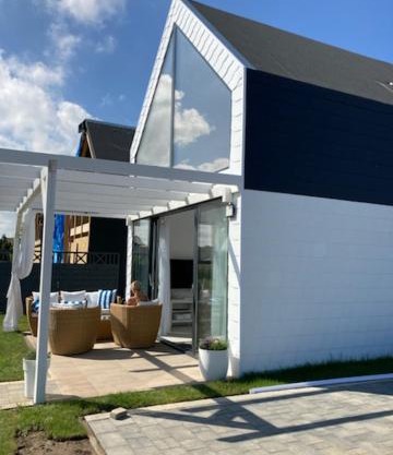 Domek z jacuzzi Summer House Dziwnówek Wrzosowo