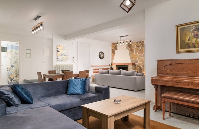 Domelia's Luxury Apartment near airport & beach II
