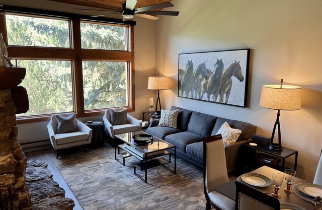 Don't Miss This One! Gorgeous, Upscale Mountain Retreat