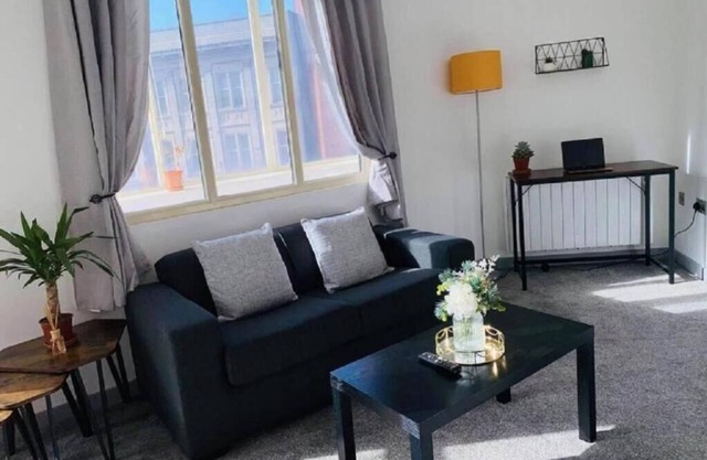 Doncaster City Centre Deluxe Whole Apartment sleeps 4 D19n
