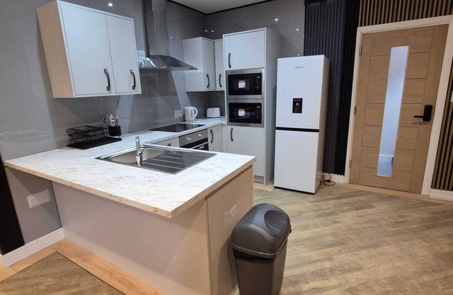 Doncaster City Centre Deluxe Whole Apartment sleeps 4 D19