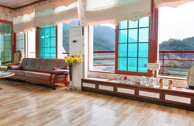 Donggang Village Caravan Pension