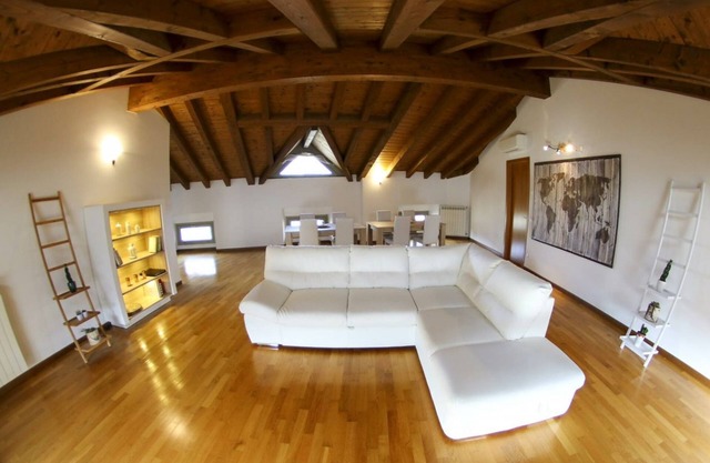 DONIZETTI ROYAL ATTIC 6 PAX