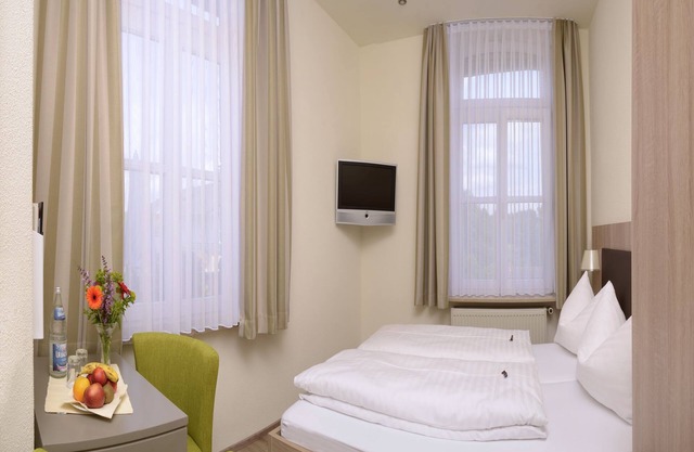 Doppelzimmer Klein 14qm mit WC und Dusche