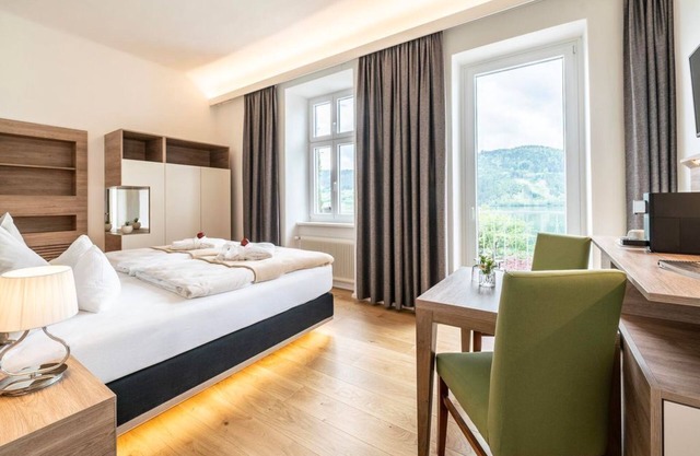 Doppelzimmer in der Villa mit Balkon - Villa Postillion am See