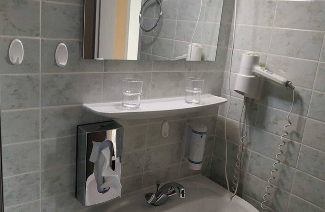 Doppelzimmer Kompakt, Modern mit Balkon, 2 Einzelbette