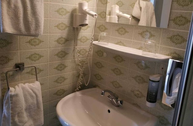 Doppelzimmer Kompakt, Modern mit Balkon/terrasse, 1 Doppelbett Oder 2 Einzelbette