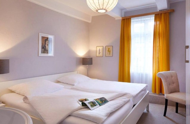 Doppelzimmer mit Badezimmer, Garten/stadtblick