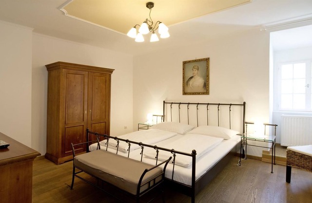 Doppelzimmer mit Dusche, WC - Wohnen im Schloss - Knappenstöckl