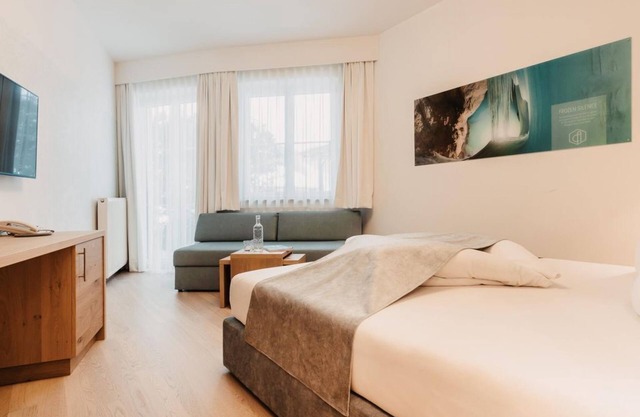 Doppelzimmer mit Zustellbett - Alpina Wagrain