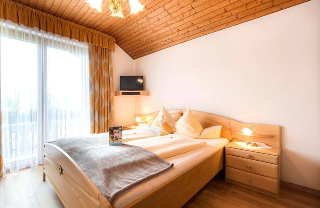 Doppelzimmer Rapunzel mit Du/wc und Balkon - Landhaus Pension Holle