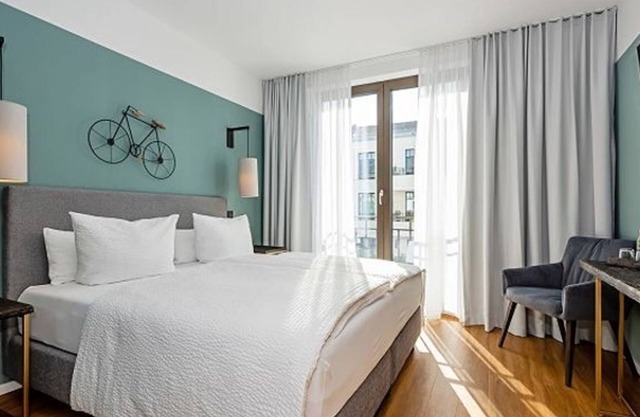 Doppelzimmer Terrasse, Dusche/WC - Velotel Bad Saarow