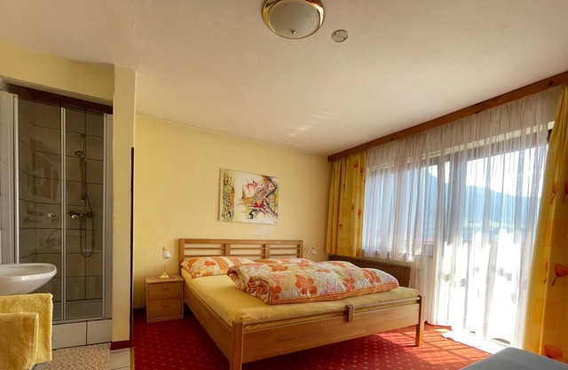 Doppelzimmer Tschirgant - Gästehaus Linder