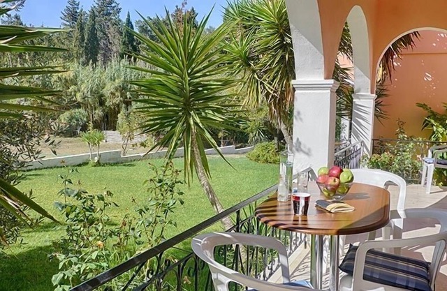 Dora Apartment 2 - in a quiet location only 300m from the sandy beach - in the bay of Agios Geo