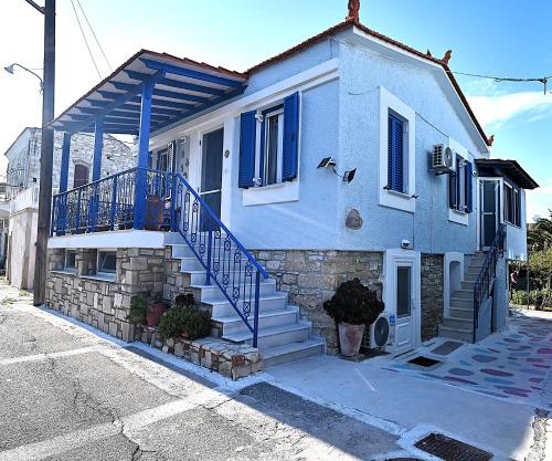Dora's House