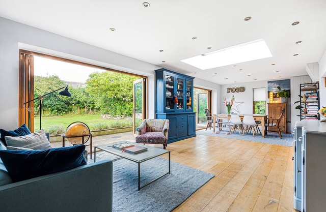 Dorset Thatched Cottage in the Heart of a Broadmayne close to the jurassic coast