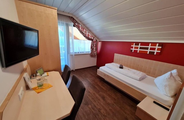 Double room with two separate beds - Pension Tulpe