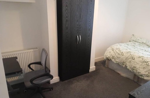 Double-bed (G4) close to Burnley city centre