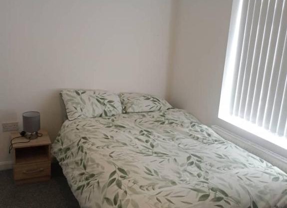 Double-bed H4 close to Burnley city centre