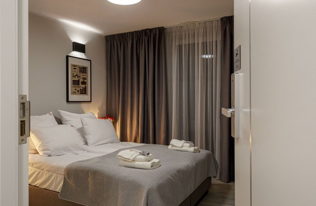 double bed, private bathroom, AC, fast wifi