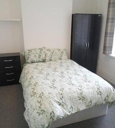 Double bed (R1) close to Burnley city centre
