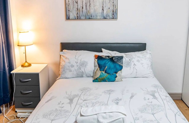 Double Bed Room in Flat in City Centre