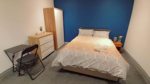 Double-Bedroom in the Heart of Eccles Manchester BH4 Perfect for Short Stays