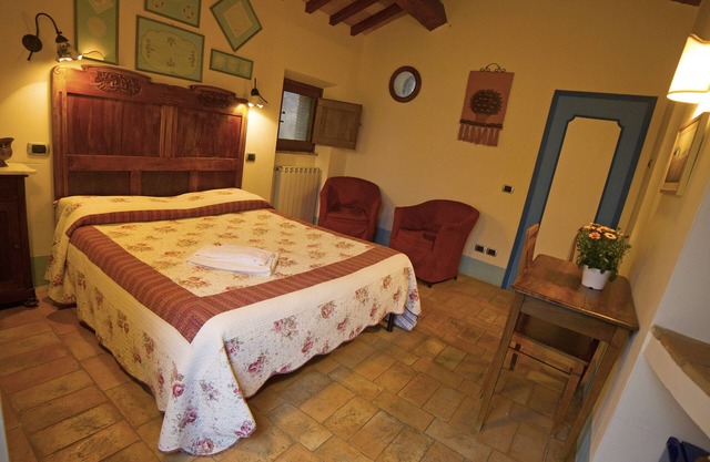 Double bedroom with private bathroom, private access, garden and swimming pool