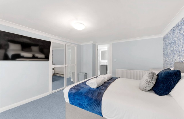 Double en-suite Street View