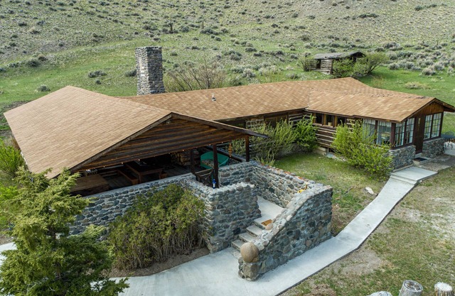 Double L Bar Lodge Guest Ranch